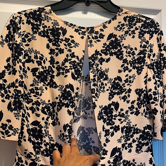 TOPSHOP Tea Blouse In Floral Print - Picture 10 of 11
